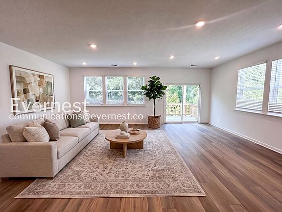 3rd image of 2554 Estates Dr
