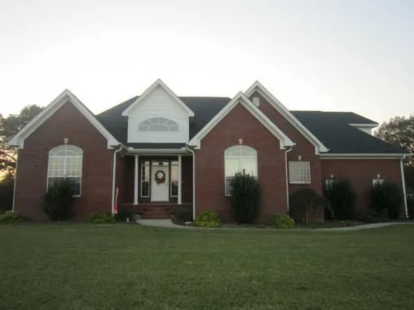14 Remington Dr, Fayetteville, TN 37334