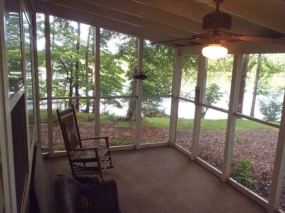 3rd image of 217 Thomas Dr Unit B