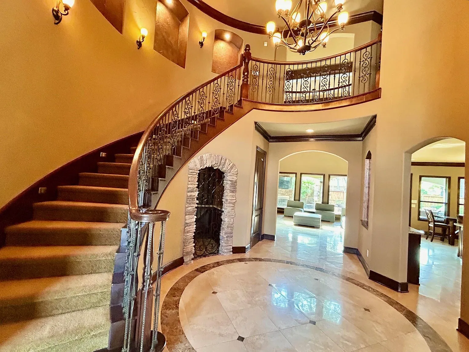 4 bed, 4.5 bath, 4512 sqft, $6,500 — Photo 4