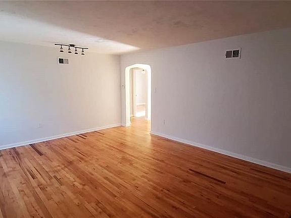 4th image of 308 Dawnview Ave