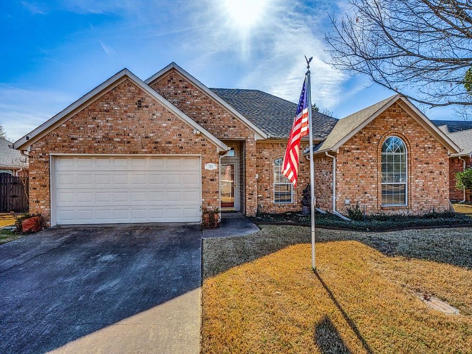 1st image of 701 Colony Dr
