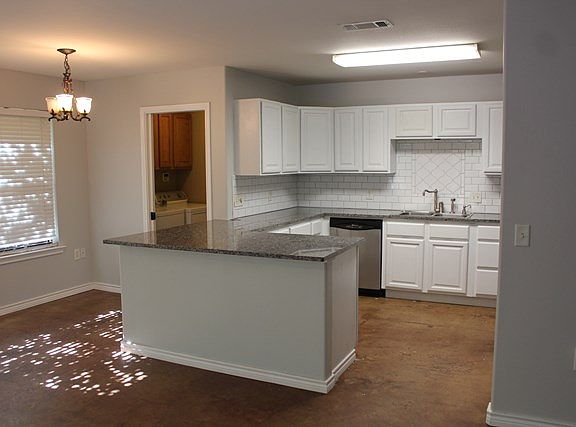 4th image of 114 Willow Brook Dr