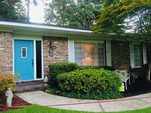 3rd image of 585 Brookridge Dr