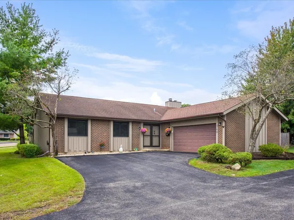 560 Lakeview Ct, Roselle, IL 60172