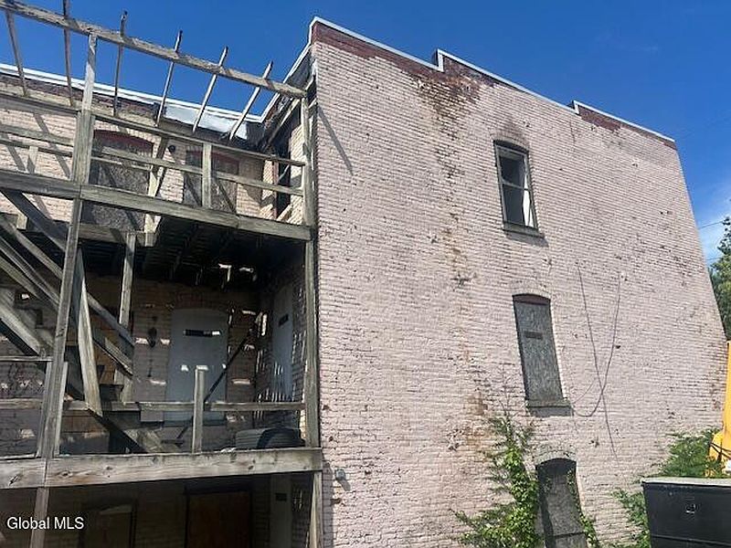 4th image of 785 River Street
