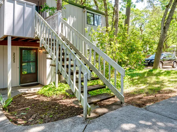 2225 Hawkins Ln, Eugene, OR 97405