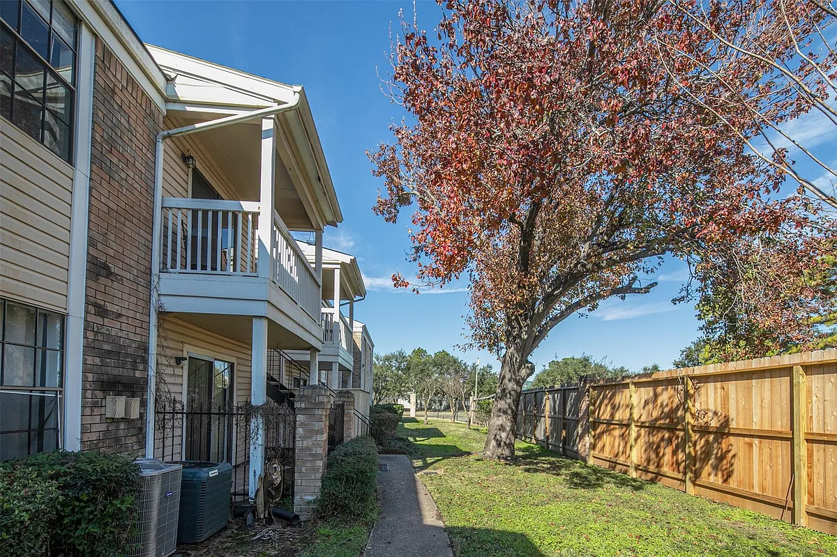 Building Photo - 2750 Holly Hall St #714