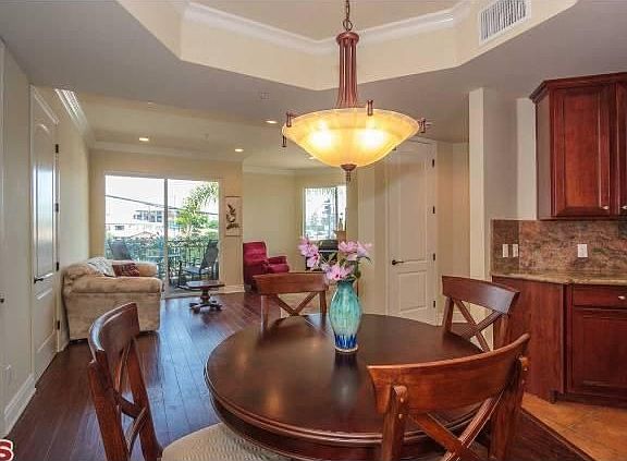 3rd image of 855 N Wilcox Ave #204