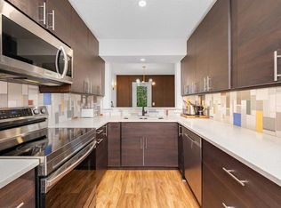 503 E Signal Hill Grn SW, Calgary, AB T3H 2Y4