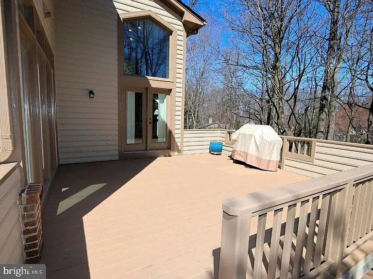 1307 Stamford Way — Photo 15