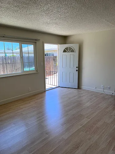 473 W Sunset Blvd Photo 1