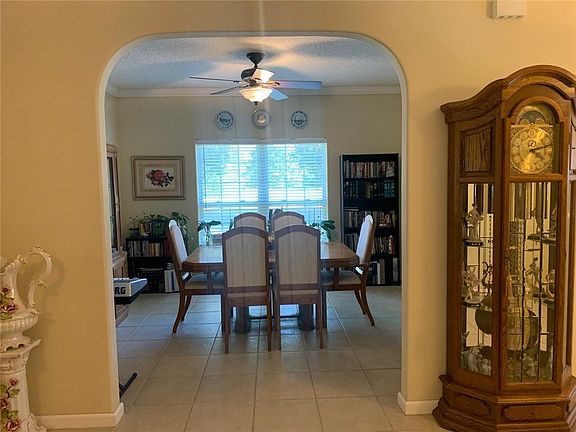 5th image of 10 Spanish Oak Ln