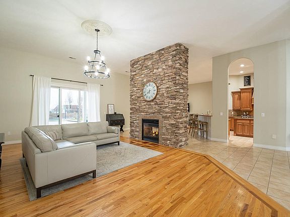 5th image of 1348 Country Ridge Dr