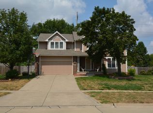 2709 Country Side Dr, West Des Moines, IA 50265