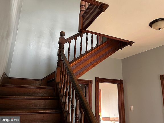 4th image of 206 W Sunset Ave