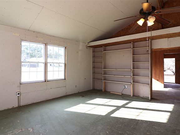 4th image of 3026 Hilltop Rd