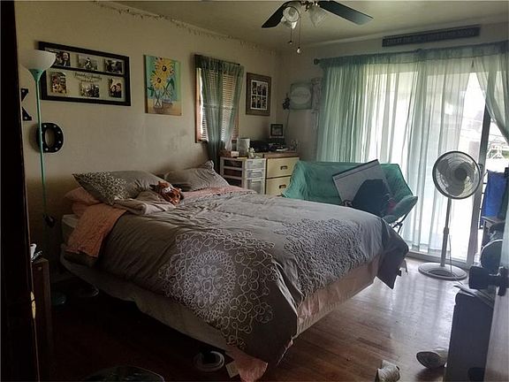 3rd image of 905 Holly Lynne Dr