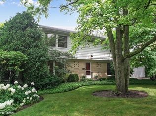 369 N Deere Park Dr E, Highland Park, IL 60035