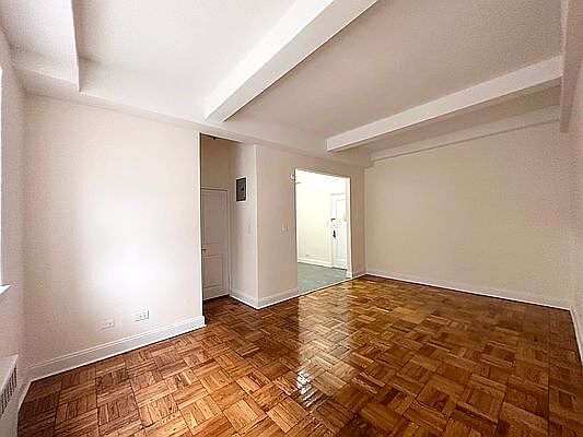 4th image of 17810 Wexford Ter APT 1V