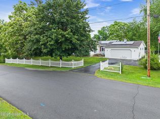 9 Imperial Ln, Stuyvesant, NY 12173