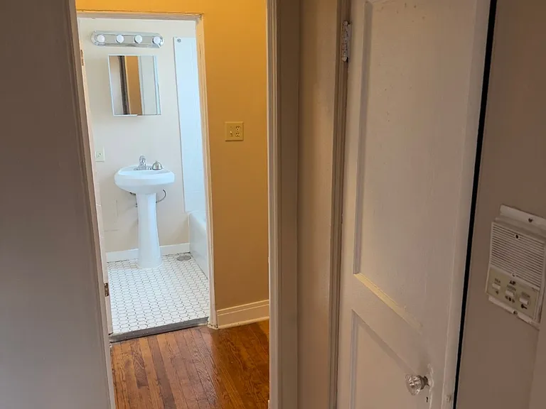 8058 S Hermitage Ave — Photo 4