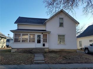 1914 2nd St, Perry, IA 50220