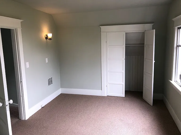 5034 12th Ave NE — Photo 11