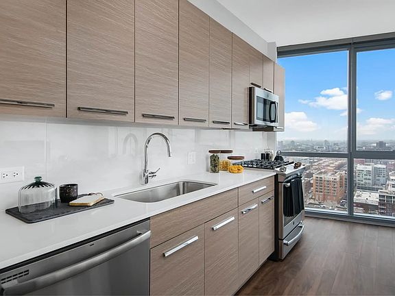 2nd image of 801 W Madison St #3