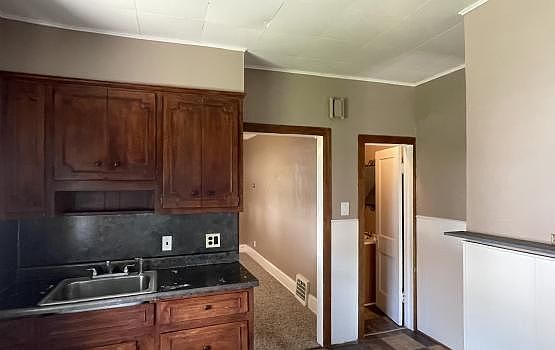 5th image of 719 Plum St