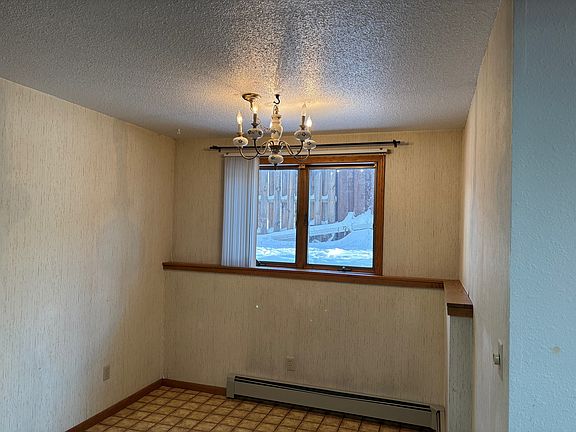 4th image of 226 W Sweet Ave #1
