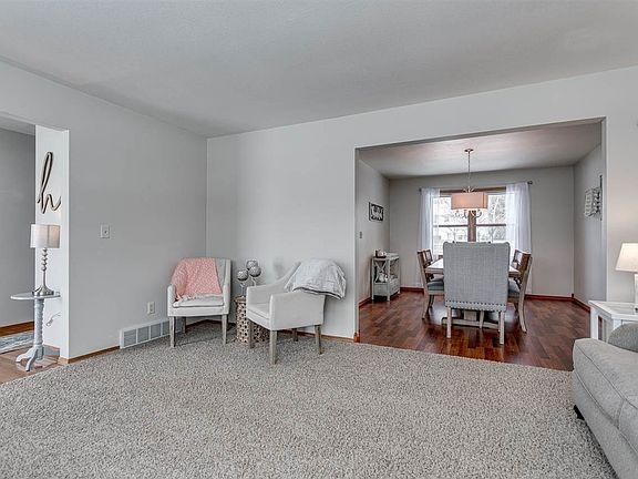 4th image of 1420 Meadowbreeze Cir
