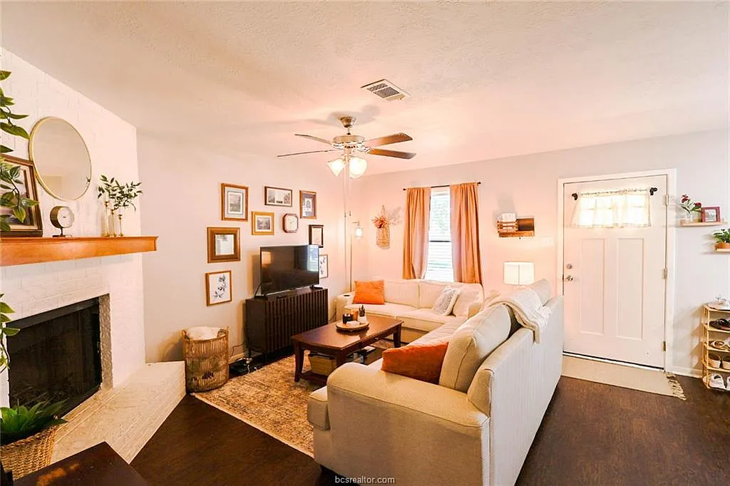 2 bed, 880 sqft, $1,500 — Photo 2