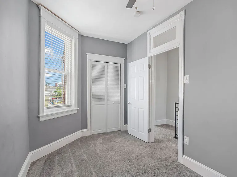 2609 E Ontario St — Photo 25