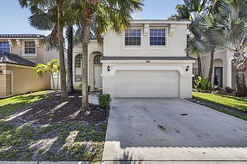1104 Oakwater Dr Photo 1