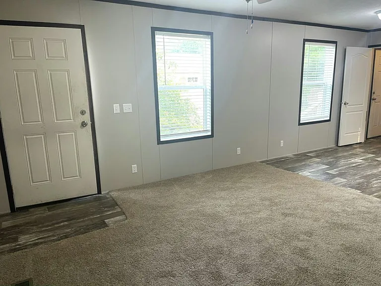 556 Linda Ln — Photo 6