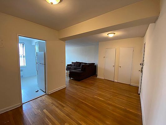 4th image of 8310 118th St APT 6N