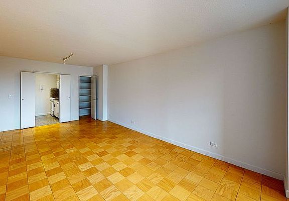 4th image of 1520 York Ave APT 12A