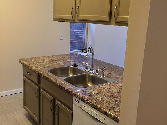 2nd image of 3943 Botanical Ave #3943