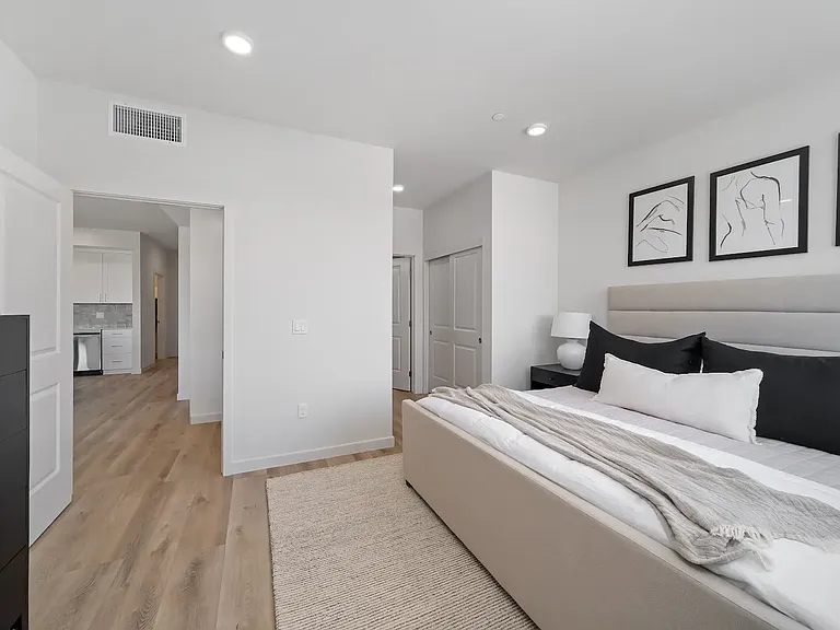 2475 Victoria Ave #305 — Photo 17