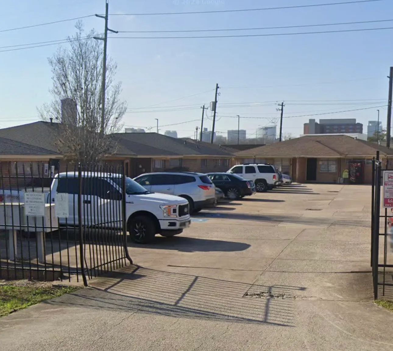 The Ardmore Apts. of The Medical District. - 06-04 — Photo 1