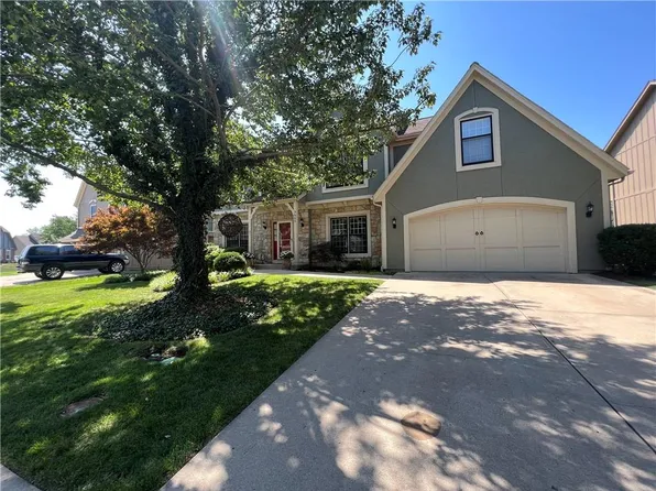 7905 W 153rd St, Overland Park, KS 66223