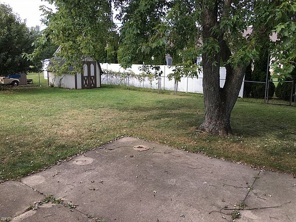 156 Sunset backyard