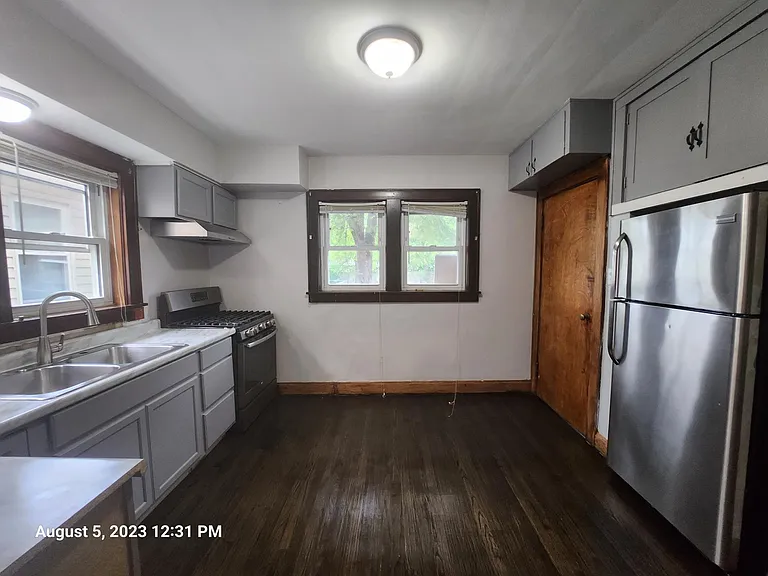 825 Mulberry St — Photo 8