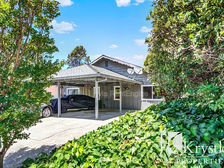 544 Fleming Ave E — Photo 1