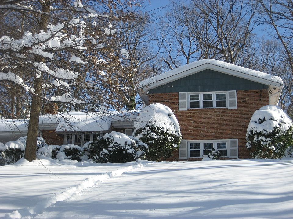 House-street view. Includes basement apartment. Apartment entrance at right.