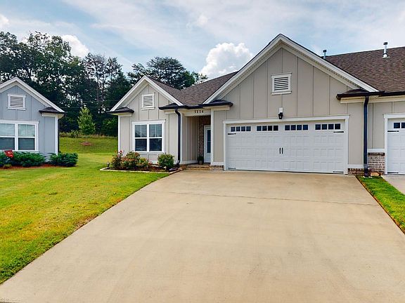 2nd image of 5114 Meadowbend Dr NE