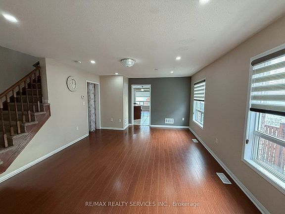 3rd image of 20 Murphy Rd