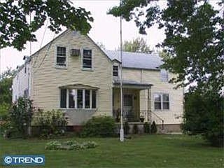 2nd image of 10 Holloway Ln