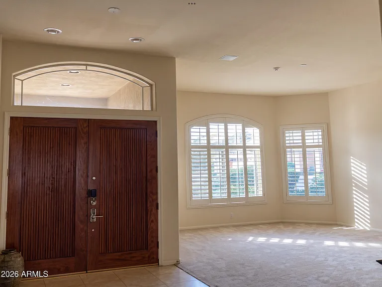 1081 N Brandon Dr — Photo 4